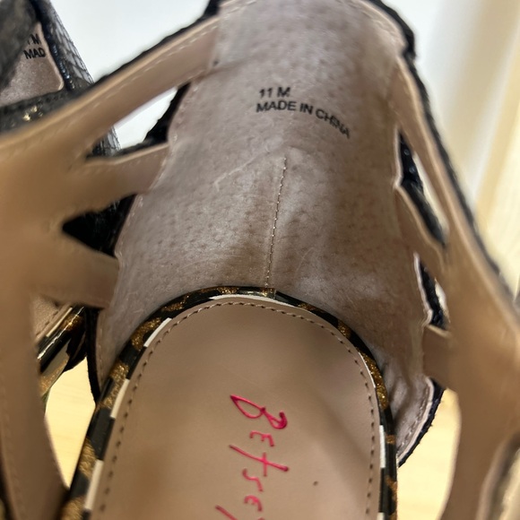 Betsey Johnson Floral Point Toe Lucite Heel - Picture 5 of 8